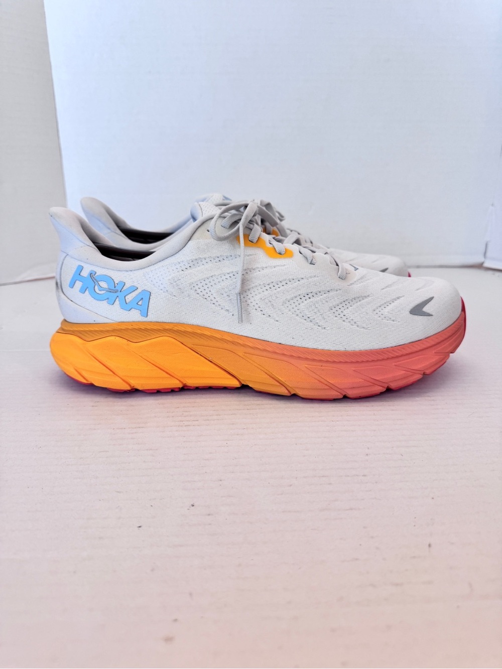 HOKA ONE ONE Arahi 6 Women's Size 12 Wide 12D White Orange Running Workout
